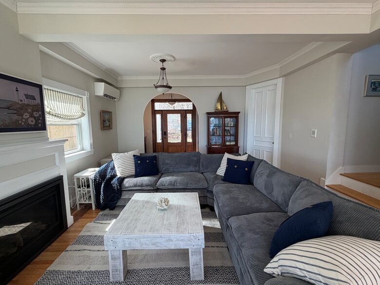 Serene Coastal Sanctuary Overlooking Casco Bay - Freeport, Maine