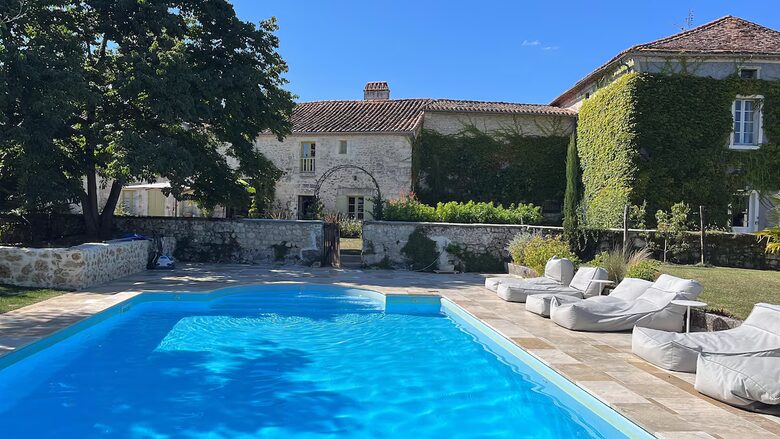 15th Century Residence with Six Hectares of Private Countryside - Gout Rossignol, France