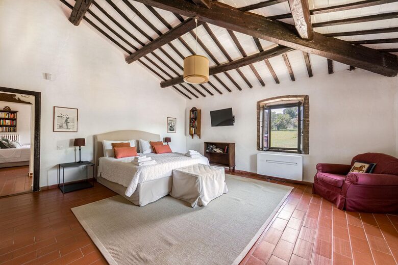 A Refined Umbrian Estate with Vineyards and Olive Groves - Gualdo Cattaneo, Perugia, Italy