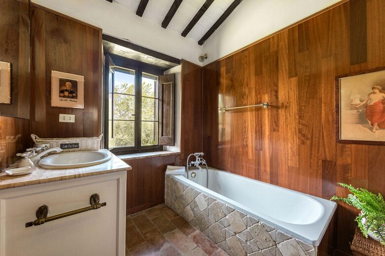 A Refined Umbrian Estate with Vineyards and Olive Groves - Gualdo Cattaneo, Perugia, Italy
