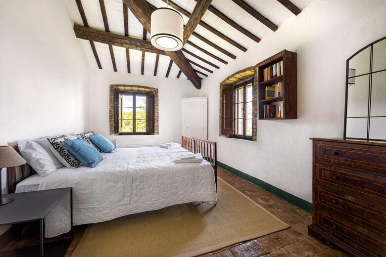A Refined Umbrian Estate with Vineyards and Olive Groves - Gualdo Cattaneo, Perugia, Italy