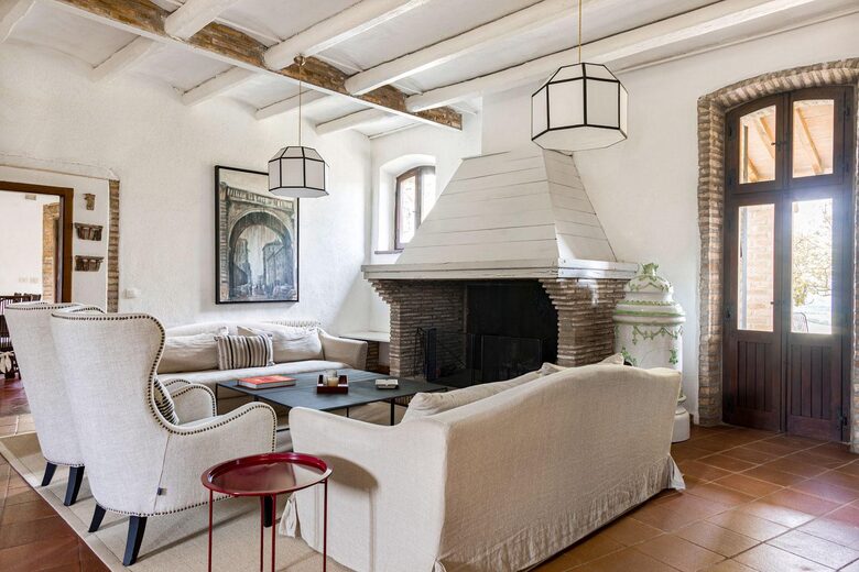 A Refined Umbrian Estate with Vineyards and Olive Groves - Gualdo Cattaneo, Perugia, Italy