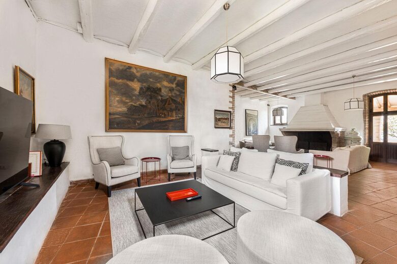 A Refined Umbrian Estate with Vineyards and Olive Groves - Gualdo Cattaneo, Perugia, Italy