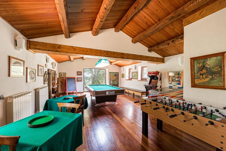A Refined Umbrian Estate with Vineyards and Olive Groves - Gualdo Cattaneo, Perugia, Italy