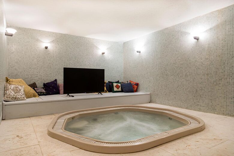 A Refined Umbrian Estate with Vineyards and Olive Groves - Gualdo Cattaneo, Perugia, Italy