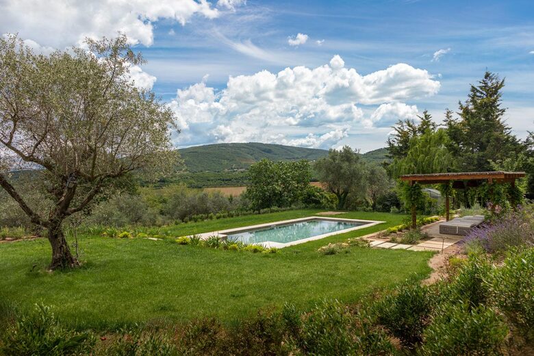 A Refined Umbrian Estate with Vineyards and Olive Groves - Gualdo Cattaneo, Perugia, Italy