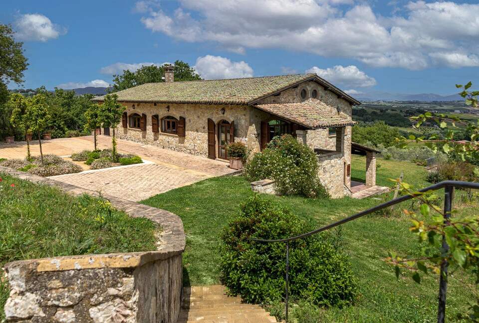 A Refined Umbrian Estate with Vineyards and Olive Groves - Gualdo Cattaneo, Perugia, Italy