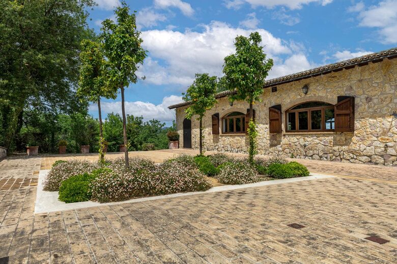 A Refined Umbrian Estate with Vineyards and Olive Groves - Gualdo Cattaneo, Perugia, Italy