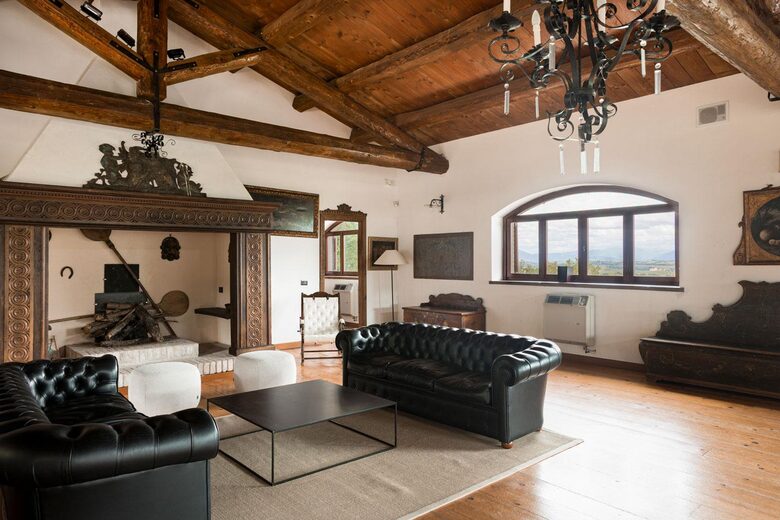 A Refined Umbrian Estate with Vineyards and Olive Groves - Gualdo Cattaneo, Perugia, Italy