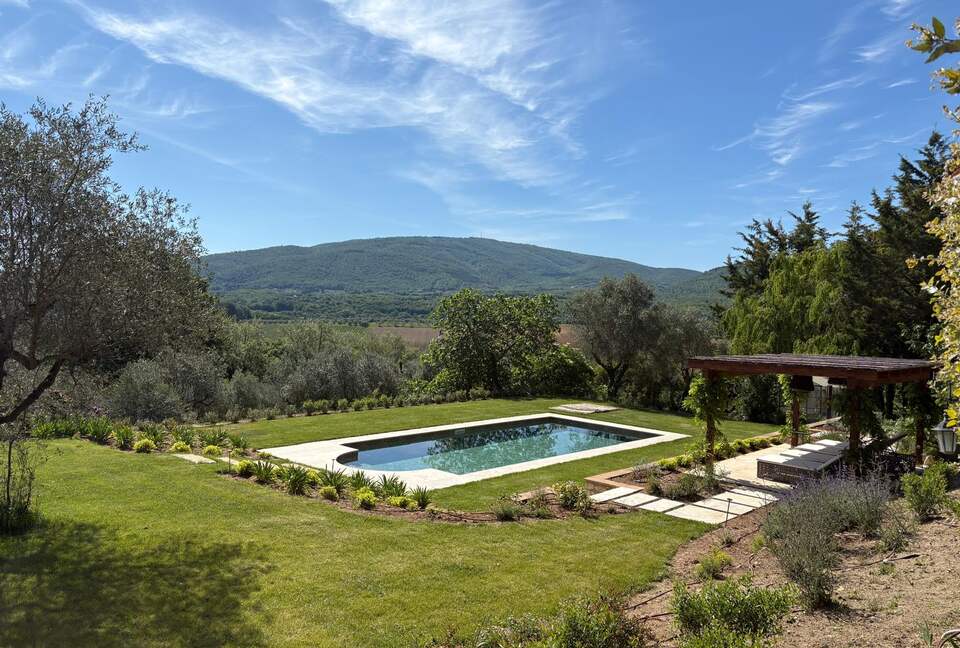 A Refined Umbrian Estate with Vineyards and Olive Groves - Gualdo Cattaneo, Perugia, Italy