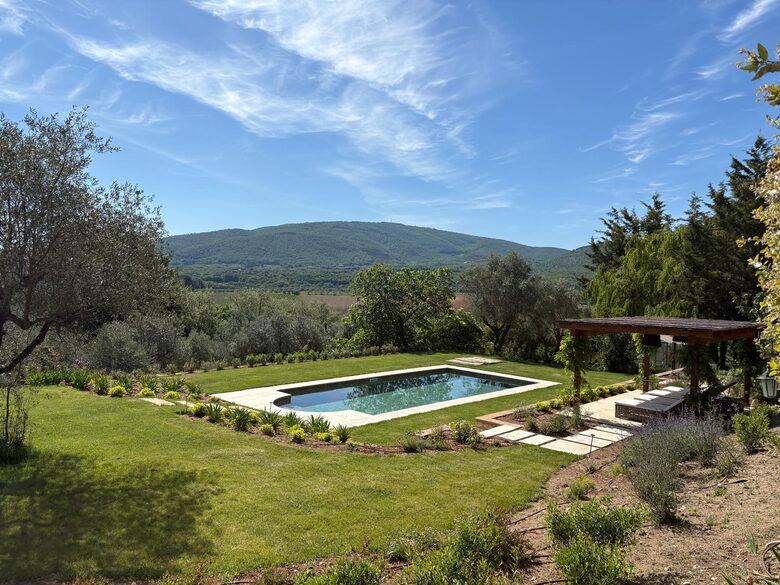 A Refined Umbrian Estate with Vineyards and Olive Groves - Gualdo Cattaneo, Perugia, Italy