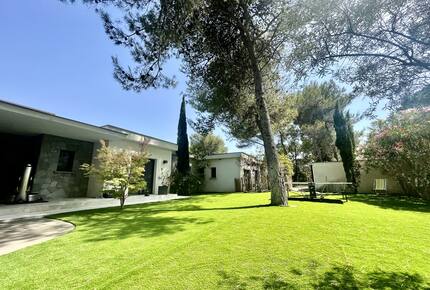 Contemporary Villa with Private Spa and Panoramic Views - Saint-Gély-du-Fesc, France