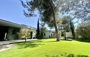 Contemporary Villa with Private Spa and Panoramic Views - Saint-Gély-du-Fesc, France