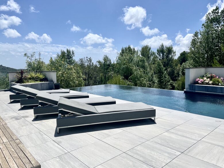 Contemporary Villa with Private Spa and Panoramic Views - Saint-Gély-du-Fesc, France
