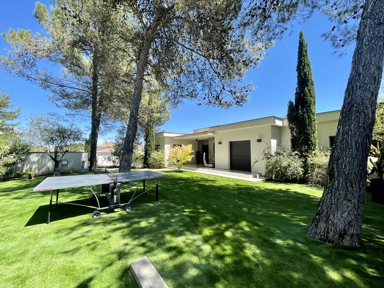 Contemporary Villa with Private Spa and Panoramic Views - Saint-Gély-du-Fesc, France