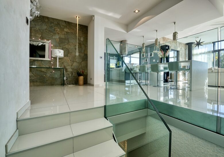 Contemporary Villa with Private Spa and Panoramic Views - Saint-Gély-du-Fesc, France