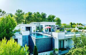 Contemporary Villa with Private Spa and Panoramic Views - Saint-Gély-du-Fesc, France