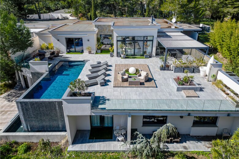 Contemporary Villa with Private Spa and Panoramic Views - Saint-Gély-du-Fesc, France