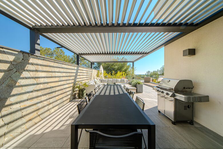 Contemporary Villa with Private Spa and Panoramic Views - Saint-Gély-du-Fesc, France