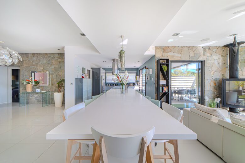 Contemporary Villa with Private Spa and Panoramic Views - Saint-Gély-du-Fesc, France