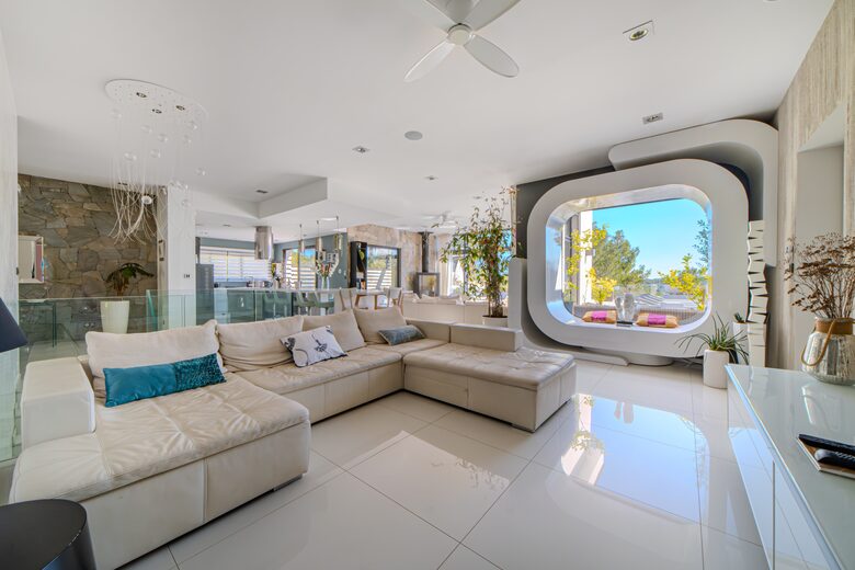 Contemporary Villa with Private Spa and Panoramic Views - Saint-Gély-du-Fesc, France