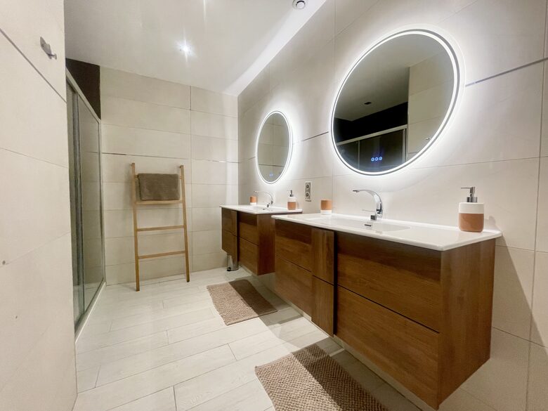 Contemporary Villa with Private Spa and Panoramic Views - Saint-Gély-du-Fesc, France