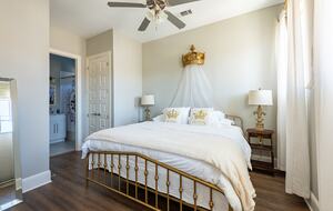 Garden District-Adjacent New Orleans Retreat - New Orleans, Louisiana