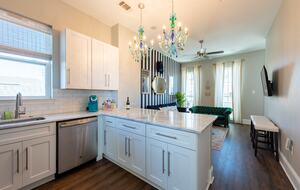 Garden District-Adjacent New Orleans Retreat - New Orleans, Louisiana