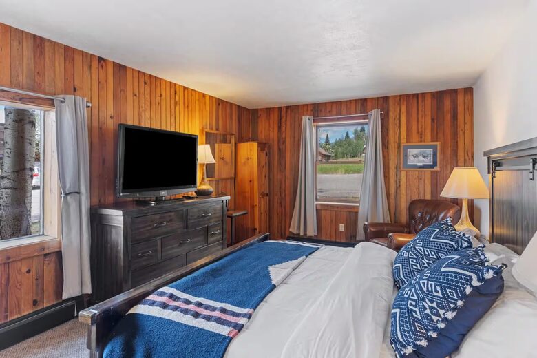 Rocky Mountain Lodge Near Steamboat Lake - Clark, Colorado