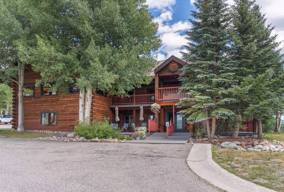 Rocky Mountain Lodge Near Steamboat Lake - Clark, Colorado