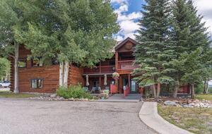 Rocky Mountain Lodge Near Steamboat Lake - Clark, Colorado