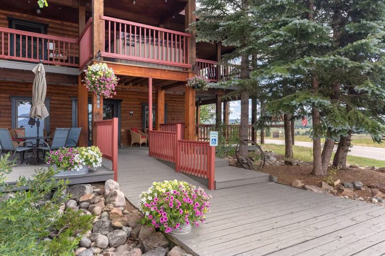 Rocky Mountain Lodge Near Steamboat Lake - Clark, Colorado