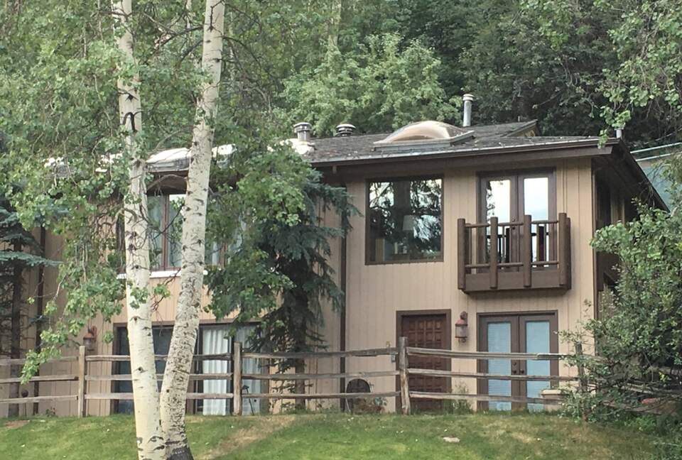 Aspen Village Escape | Walk to Gondola & Dining - Aspen, Colorado