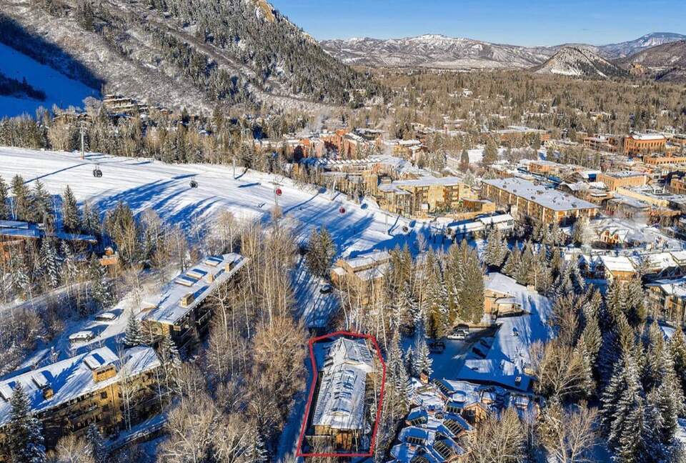 Aspen Village Escape | Walk to Gondola & Dining - Aspen, Colorado