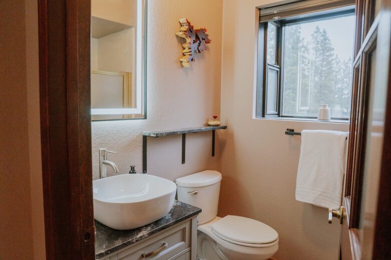 Forest Retreat Near Mammoth Mountain - Mammoth Lakes, California