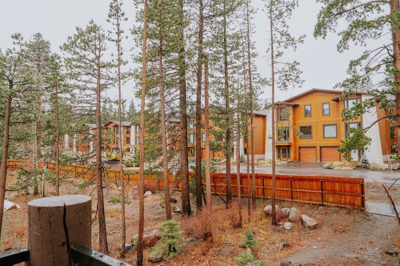 Forest Retreat Near Mammoth Mountain - Mammoth Lakes, California