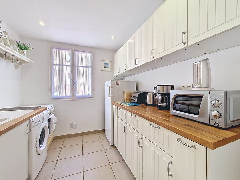 Historic Old Town Apartment Overlooking Vibrant Streets - Nice, France