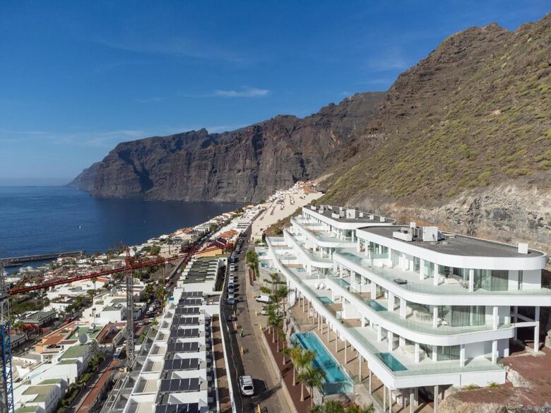 Elegant Two Bedroom Retreat with Sea Views in Los Gigantes - Santiago del Teide, Tenerife, Spain