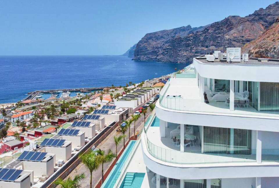 Elegant Two Bedroom Retreat with Sea Views in Los Gigantes - Santiago del Teide, Tenerife, Spain