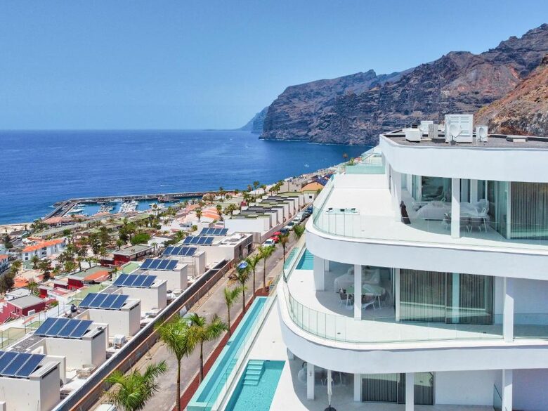 Elegant Two Bedroom Retreat with Sea Views in Los Gigantes - Santiago del Teide, Tenerife, Spain