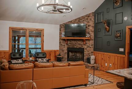 Ellijay Mountain Retreat with Flat Riverfront Backyard - Ellijay, Georgia