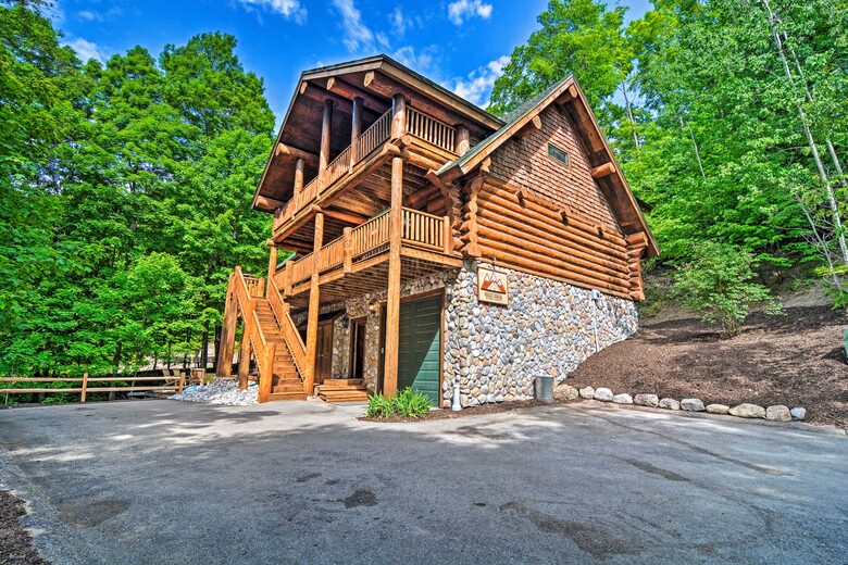 Social Chalet at Schuss Mountain - Mancelona, Michigan