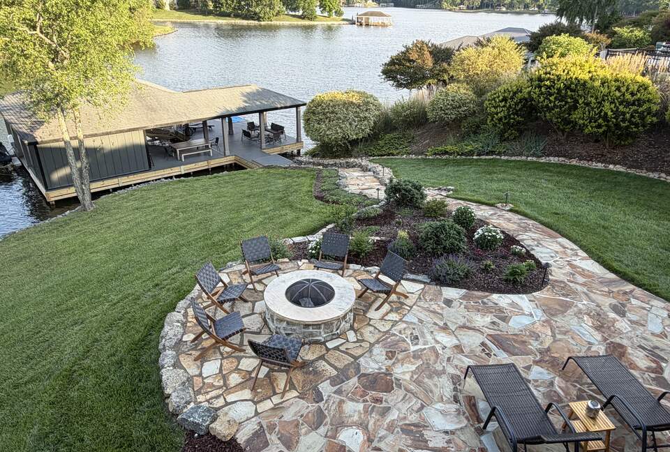 Acorn Landing Lakefront Retreat on Hyco Lake - Semora, North Carolina