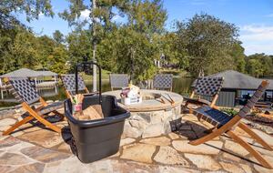 Acorn Landing Lakefront Retreat on Hyco Lake - Semora, North Carolina