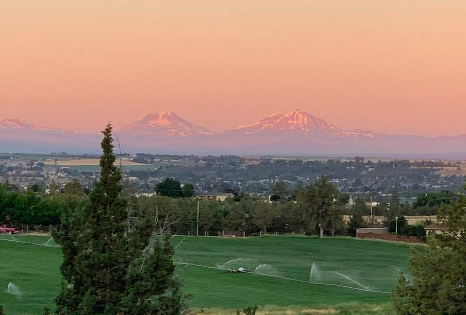 Luxury High Desert Escape with Panoramic Mountain Views - Madras, Oregon