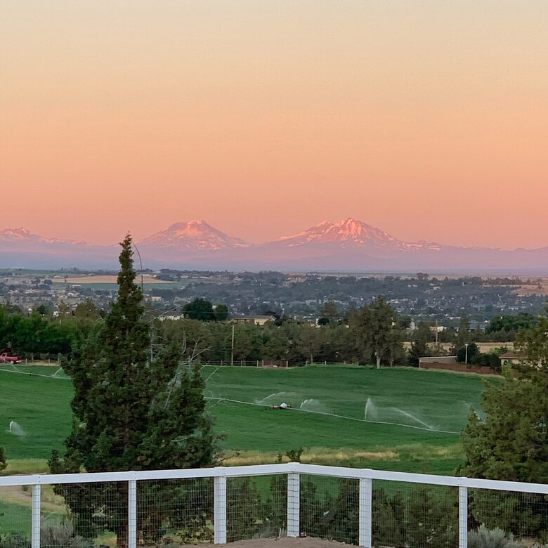 Luxury High Desert Escape with Panoramic Mountain Views - Madras, Oregon