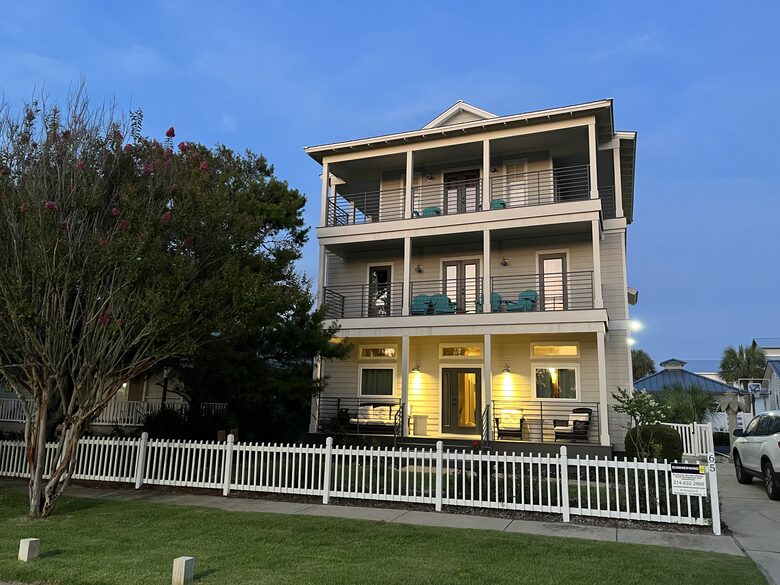 Destin Gulf View Retreat with Private Court - Destin, Florida