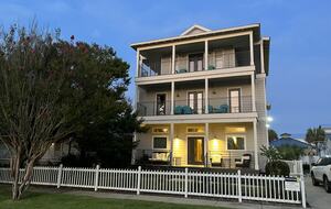 Destin Gulf View Retreat with Private Court - Destin, Florida