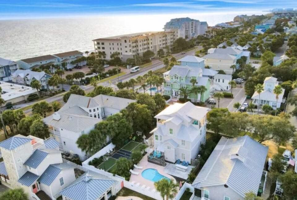 Destin Gulf View Retreat with Private Court - Destin, Florida