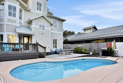 Destin Gulf View Retreat with Private Court - Destin, Florida